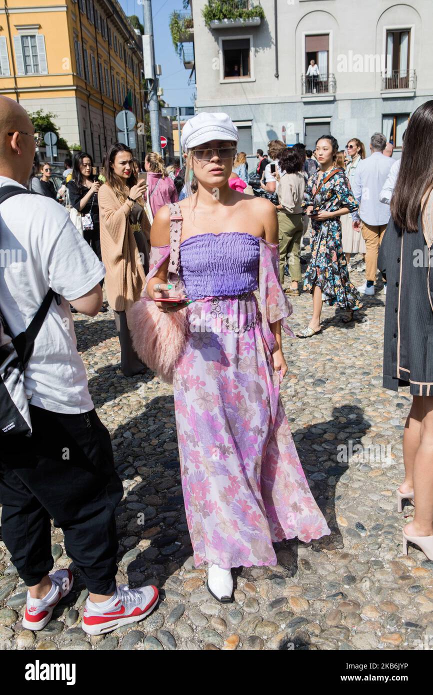 Invité vu à l'extérieur du spectacle Etro pendant la semaine de la mode de Milan Printemps/été 2020 sur 20 septembre 2019 à Milan, Italie. (Photo par Mairo Cinquetti/NurPhoto) Banque D'Images