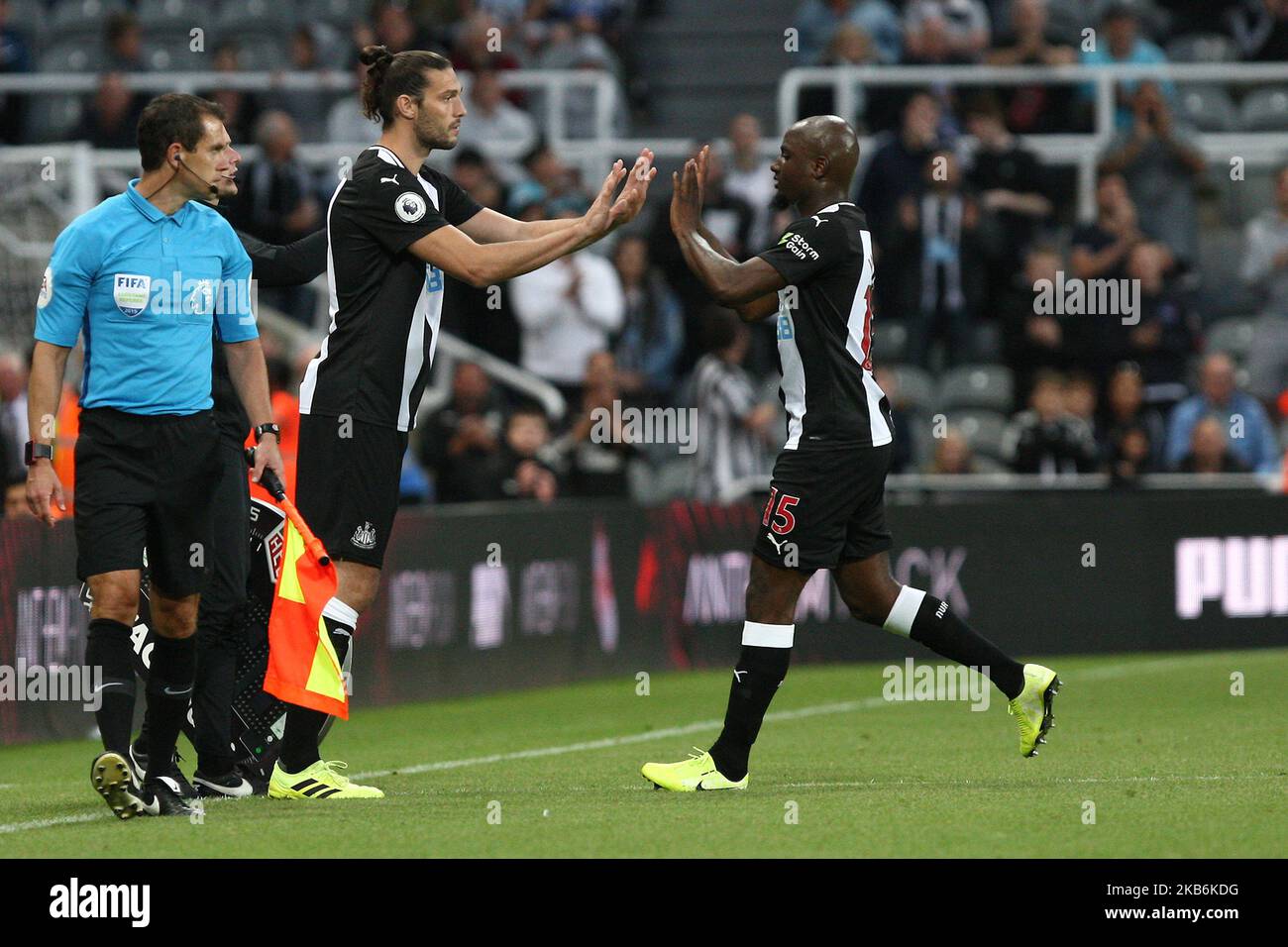 Andy Carroll de Newcastle United remplace JETRO Willems et fait ses débuts lors du match de la Premier League entre Newcastle United et Brighton et Hove Albion au St. James's Park, à Newcastle, le samedi 21st septembre 2019. (Photo de Steven Hadlow/MI News/NurPhoto) Banque D'Images