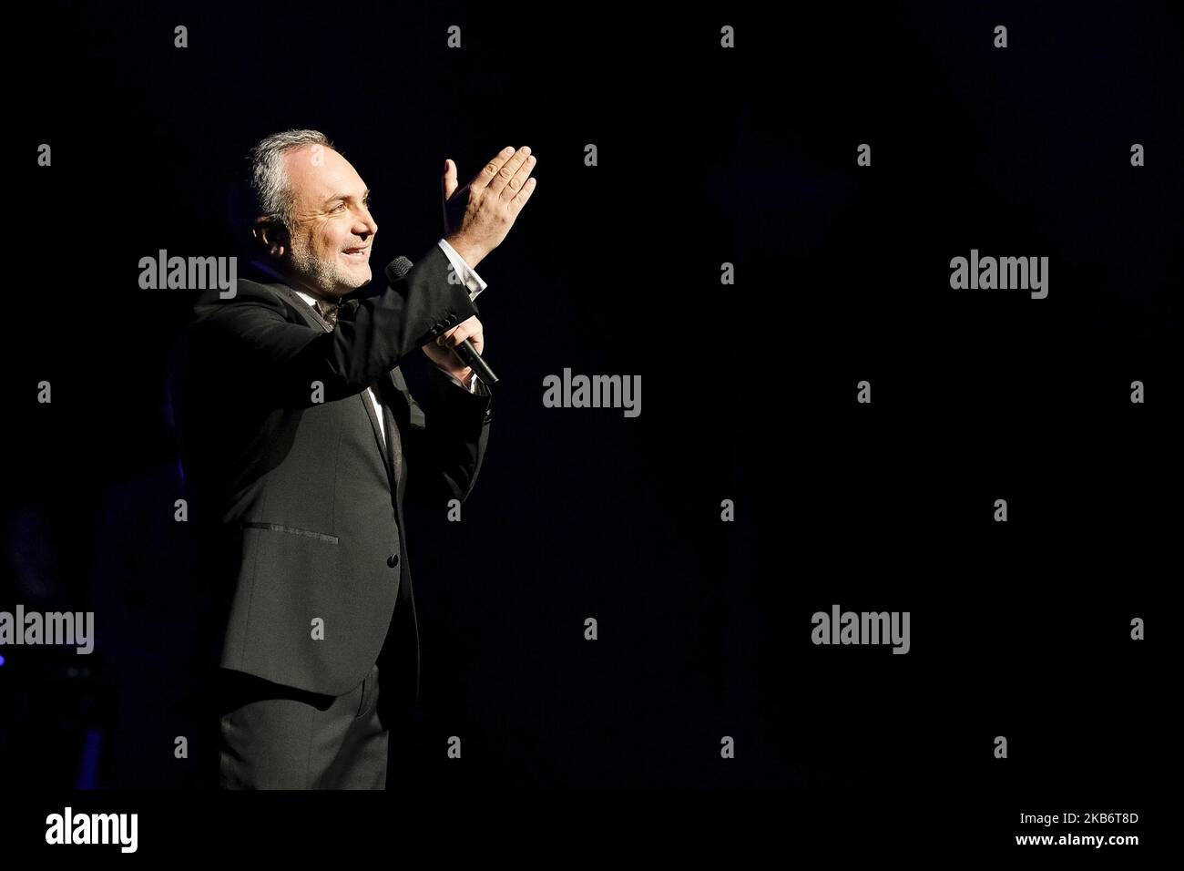 Lucho Jara se produit pendant le concert « Duetos unicos » (allumé. Unique duets), une représentation entre les femmes espagnoles et argentines au Teatro Real (Théâtre Royal) à Madrid, Espagne, 23 septembre 2019. (Photo par Oscar Gonzalez/NurPhoto) Banque D'Images