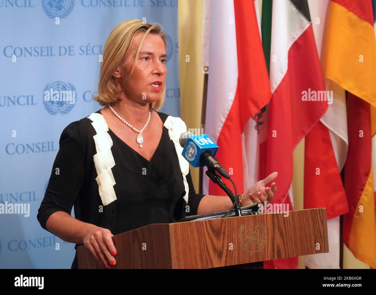 La haute Représentante de l’UE, Federica Mogherini, s’adresse à la presse de l’ONU après une réunion à huis clos entre les ministres des affaires étrangères de la Chine, de la France, de l’Allemagne et de la Russie, par le ministre d’État du Royaume-Uni et le ministre des affaires étrangères de l’Iran le 25 septembre 2019 à New York, aux États-Unis. (Photo de Selcuk Acar/NurPhoto) Banque D'Images