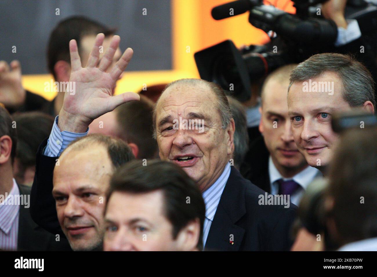 L'ancien président français Jacques Chirac (C), 77 ans, visite le salon agricole international de 5 mars 2010 à Paris. Jacques Chirac, un homme politique de centre-droit qui a été chef d'État de 1995 à 2007, est mort sur 26 septembre 2019. Il avait 86 ans. (Photo de Michel Stoupak/NurPhoto) Banque D'Images