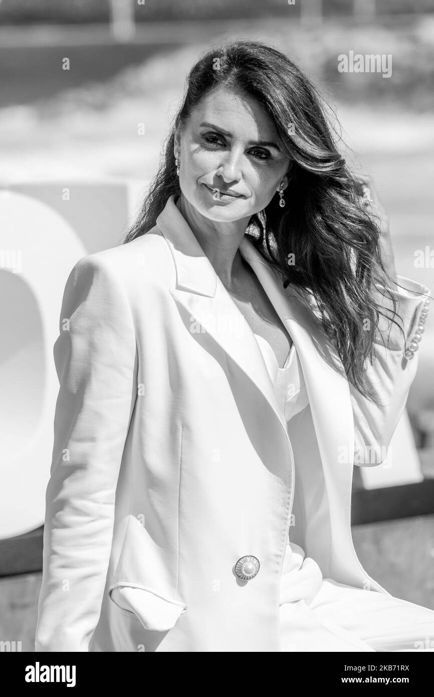 (NOTE DE LA RÉDACTION: L'image a été convertie en noir et blanc) Penelope Cruz assiste à la photocall 'Wasp Network (la Red Avispa)' lors du Festival international du film de San Sebastian sur 27 septembre 2019 en 67th à San Sebastian, Espagne. (Photo de Manuel Romano/NurPhoto) Banque D'Images