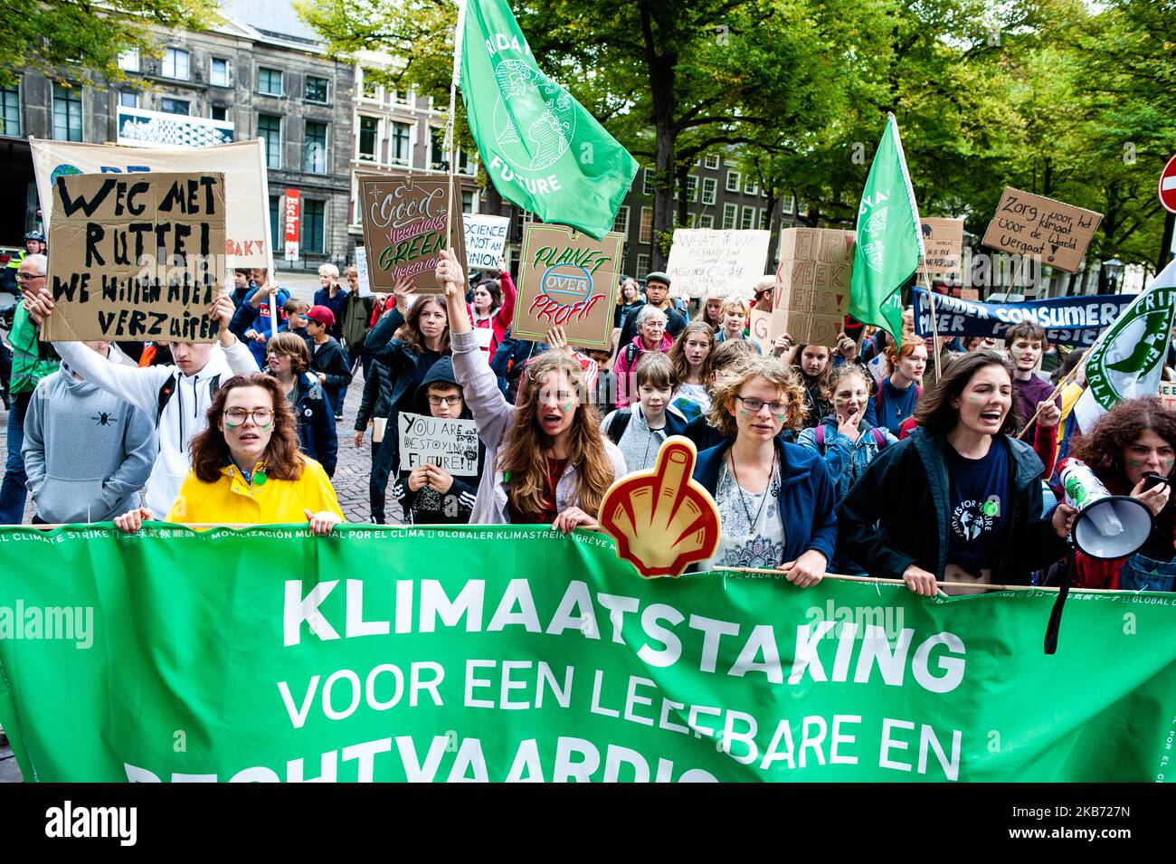 Des élèves et des militants scolaires se réunissent lors d'une grève climatique sur 27 septembre 2019 à la Haye, aux pays-Bas. La Haye. Cette grève climatique, organisée par une large coalition d'organisations aux pays-Bas, participe à la plus grande mobilisation internationale sur le climat de l'histoire. (Photo par Romy Arroyo Fernandez/NurPhoto) Banque D'Images