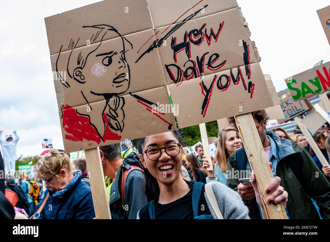 Des élèves et des militants scolaires se réunissent lors d'une grève climatique sur 27 septembre 2019 à la Haye, aux pays-Bas. La Haye. Cette grève climatique, organisée par une large coalition d'organisations aux pays-Bas, participe à la plus grande mobilisation internationale sur le climat de l'histoire. (Photo par Romy Arroyo Fernandez/NurPhoto) Banque D'Images