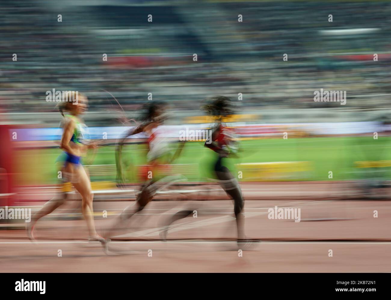 Winfred Mutile Yaviof Bahrain Hyvin Kiyeng, du Kenya, en compétition dans la course au clocher de 3000 mètres pour les femmes lors des Championnats du monde d'athlétisme de l'IAAF 17th au stade Khalifa de Doha, au Qatar, sur 27 septembre 2019. (Photo par Ulrik Pedersen/NurPhoto) Banque D'Images