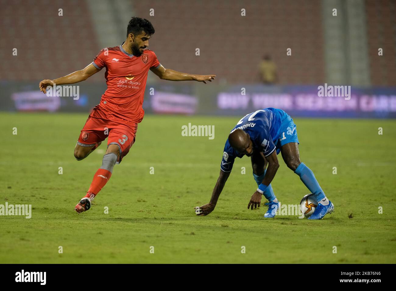 Jean-Paul Késsé Mangoua d'Al Shahaniya attaque lors d'un match de la Ligue des étoiles du Qatar contre Al Duhail au stade du Grand Hamad, Doha, Qatar, le 28 septembre 2019. (Photo de Simon Holmes/NurPhoto) Banque D'Images