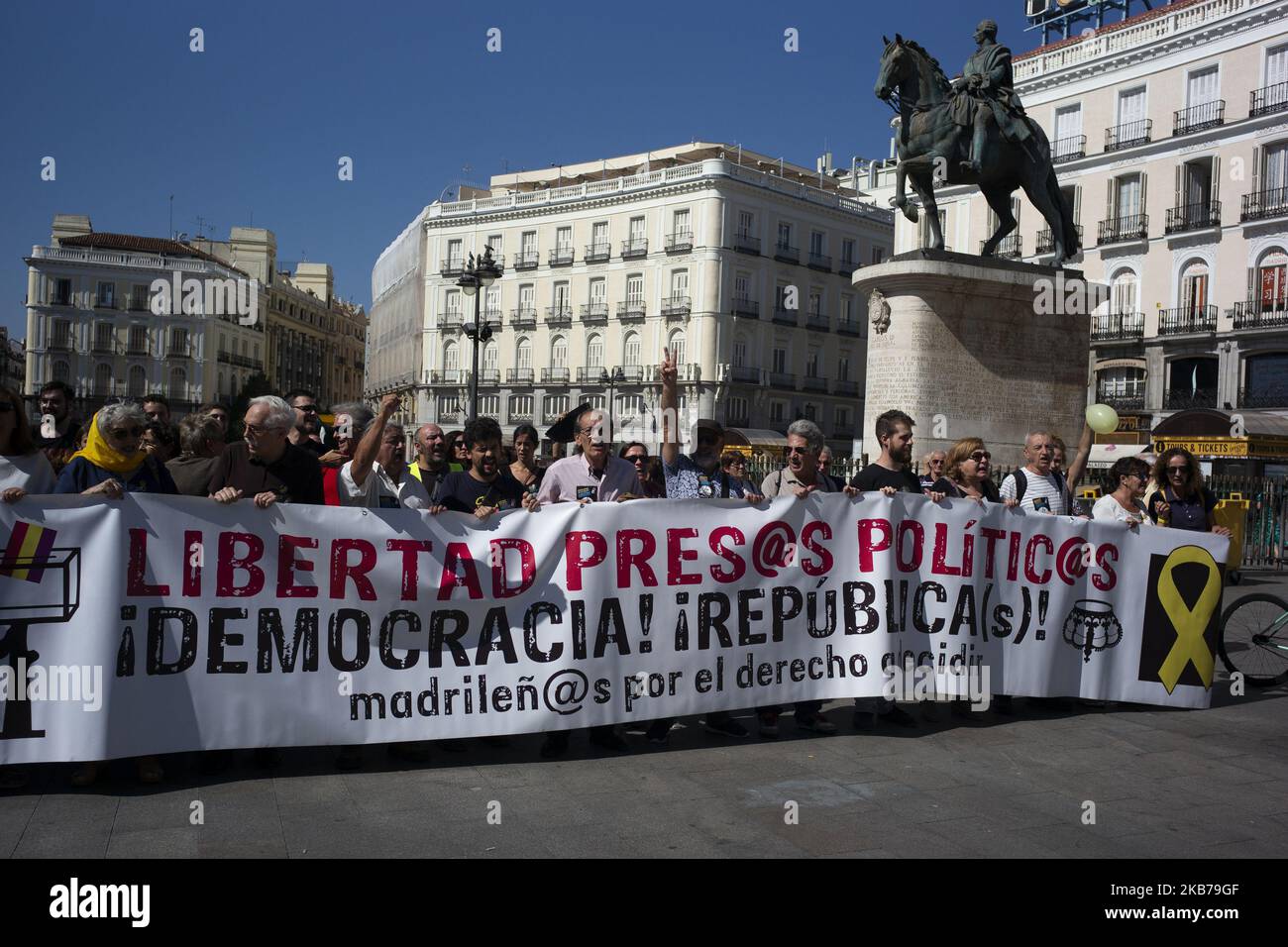 Des gens participent à une manifestation demandant la libération des 7 militants indépendants catalans du CDR (Comité de défense de la République) accusés par la Garde civile du terrorisme et emprisonnés depuis 23 septembre à Madrid, Espagne, sur 29 septembre 2019. (Photo par Oscar Gonzalez/NurPhoto) Banque D'Images