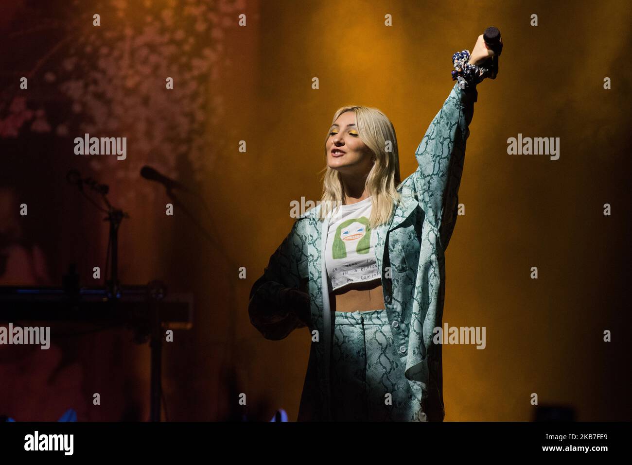 Julia Michaels se présente à fabrique Milano pour le circuit 2019 du monologue intérieur, à Milan, en Italie, sur 2 octobre 2019. (Photo de Romano Nunziato/NurPhoto) Banque D'Images