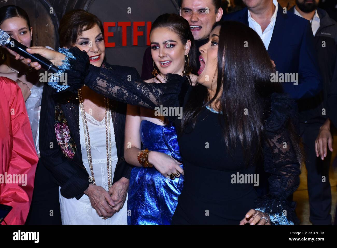 Salma Hayek chante au cours d'un tapis rouge de la série télévisée Monarca de Netflix première à Antiguo Colegio de San Ildefonso sur 10 septembre 2019 à Mexico, Mexique (photo d'Eyepix/NurPhoto) Banque D'Images