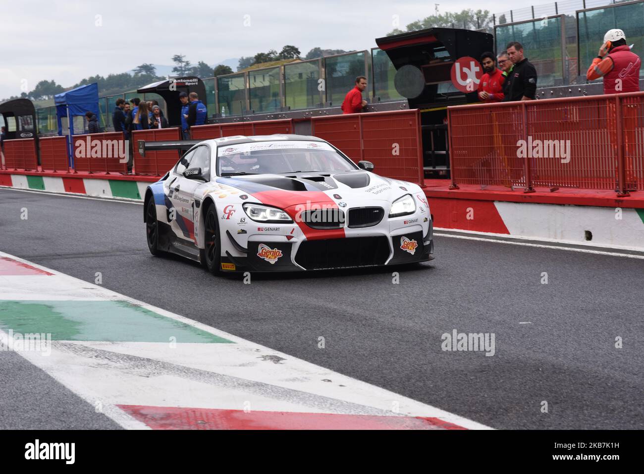 Le pilote italien et champion olympique Alex Zanardi pilote sa BMW M6 GT3 pendant la phase 7th de Campionato Italiano Gran Turismo dans le circuit de Mugello, Scarperia e San Pietro, Firenze, Italia le 4 octobre 2019. (Photo par Andrea Diodato/NurPhoto) Banque D'Images