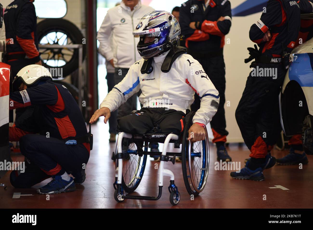 Le pilote italien et champion olympique Alex Zanardi pilote sa BMW M6 GT3 pendant la phase 7th de Campionato Italiano Gran Turismo dans le circuit de Mugello, Scarperia e San Pietro, Firenze, Italia le 4 octobre 2019. (Photo par Andrea Diodato/NurPhoto) Banque D'Images