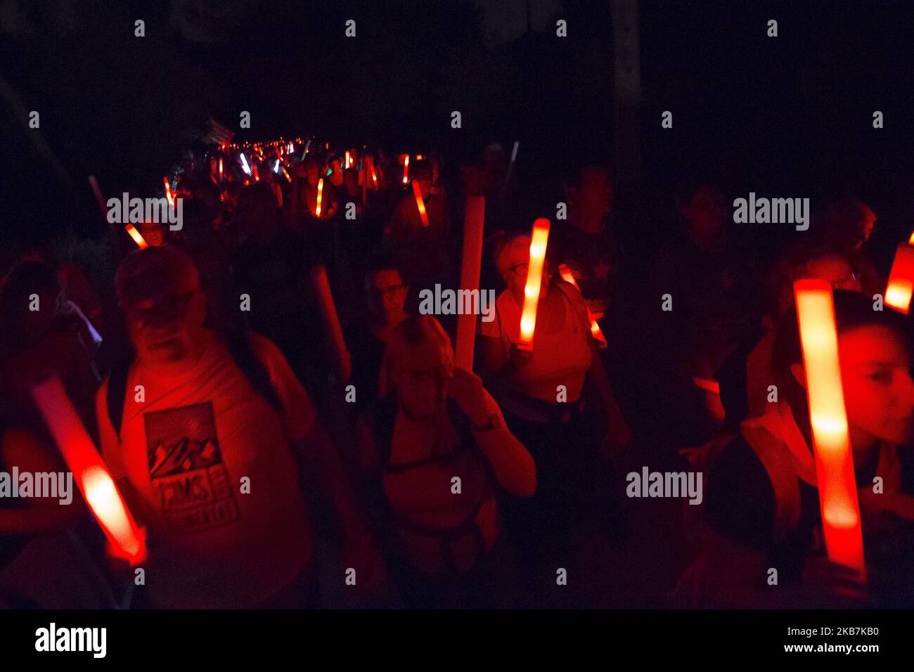 Sur 1 octobre 2019 à Lledoners, Barcelone, Catalogne, Espagne, Des milliers de personnes manifestent par une marche de lumières autour de la prison de Lledoners , où les dirigeants indépendants ont emprisonné pour le référendum sur l'autodétermination de la Catalogne sur 1 octobre 2017. (Photo de Miquel Llop/NurPhoto) Banque D'Images