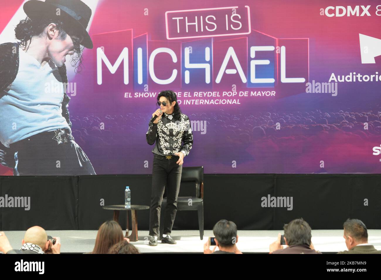 Noviembre 03, 2022, Ciudad de México, México: El cantte y bailarín brasileño Lenny Jay, en conferencia de prensa para anunciar su show “this is Michael” attributo al “Rey del Pop”. En el Auditorio Nacional, (Foto: Francisco Morales/DAMMPHOTO) 03 novembre 2022, Mexico, Mexique: Lenny Jay, chanteur et danseur brésilien, lors d'une conférence de presse pour annoncer son spectacle hommage au "Roi de la Pop". À l'Auditorium national, (photo: Francisco Morales/DAMMPHOTO) Banque D'Images