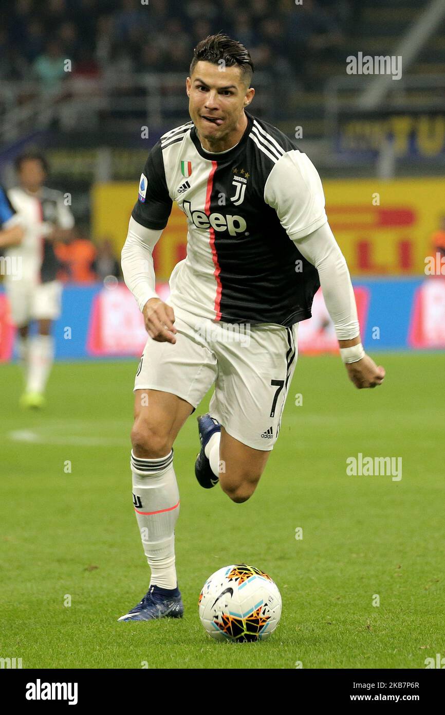 Cristiano Ronaldo de Juventus en action pendant la série Un match entre le FC Internazionale et le Juventus au Stadio Giuseppe Meazza sur 6 octobre 2019 à Milan, Italie. (Photo de Giuseppe Cottini/NurPhoto) Banque D'Images