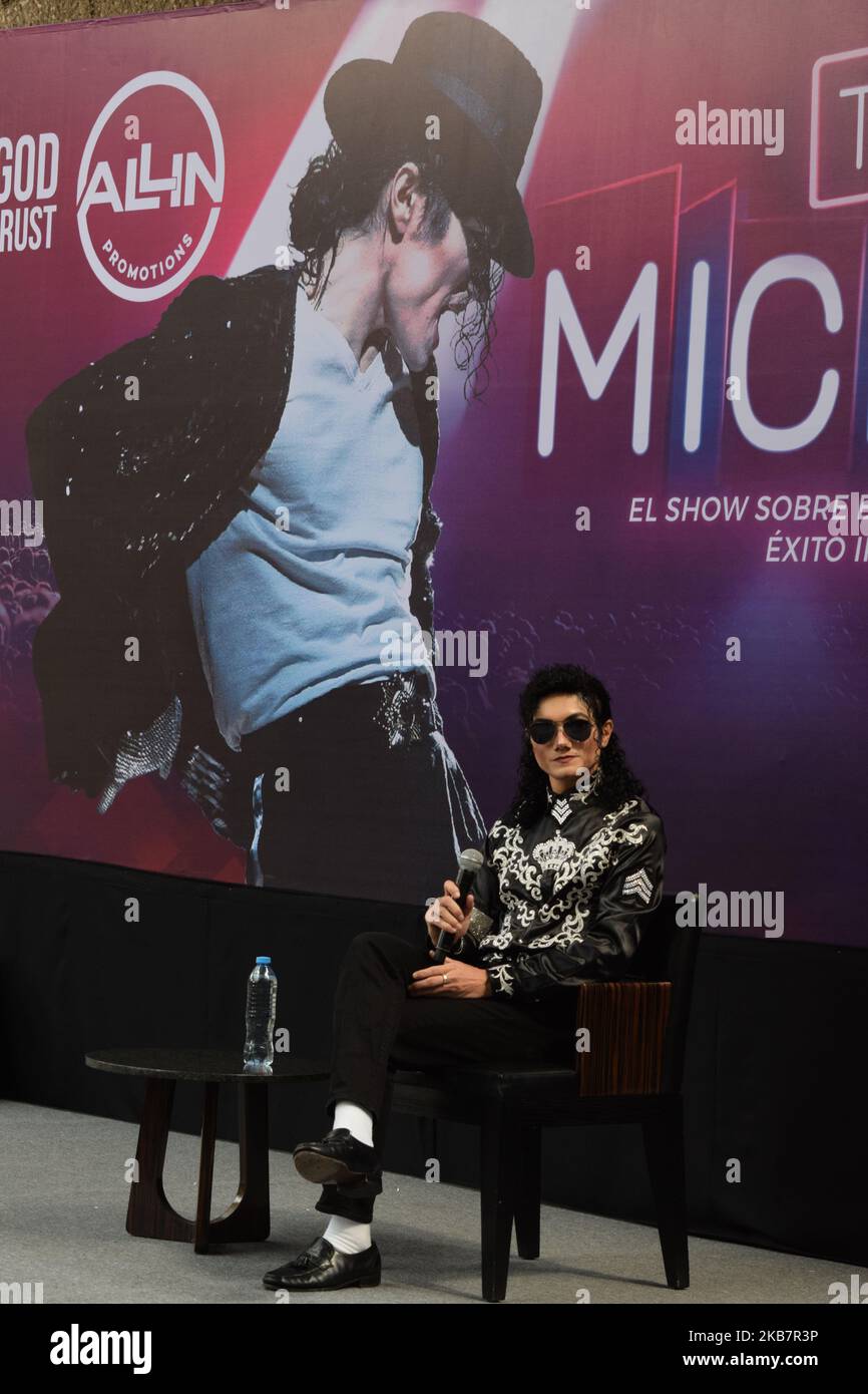 Noviembre 03, 2022, Ciudad de México, México: El cantte y bailarín brasileño Lenny Jay, en conferencia de prensa para anunciar su show “this is Michael” attributo al “Rey del Pop”. En el Auditorio Nacional, (Foto: Francisco Morales/DAMMPHOTO) 03 novembre 2022, Mexico, Mexique: Lenny Jay, chanteur et danseur brésilien, lors d'une conférence de presse pour annoncer son spectacle hommage au "Roi de la Pop". À l'Auditorium national, (photo: Francisco Morales/DAMMPHOTO) Banque D'Images