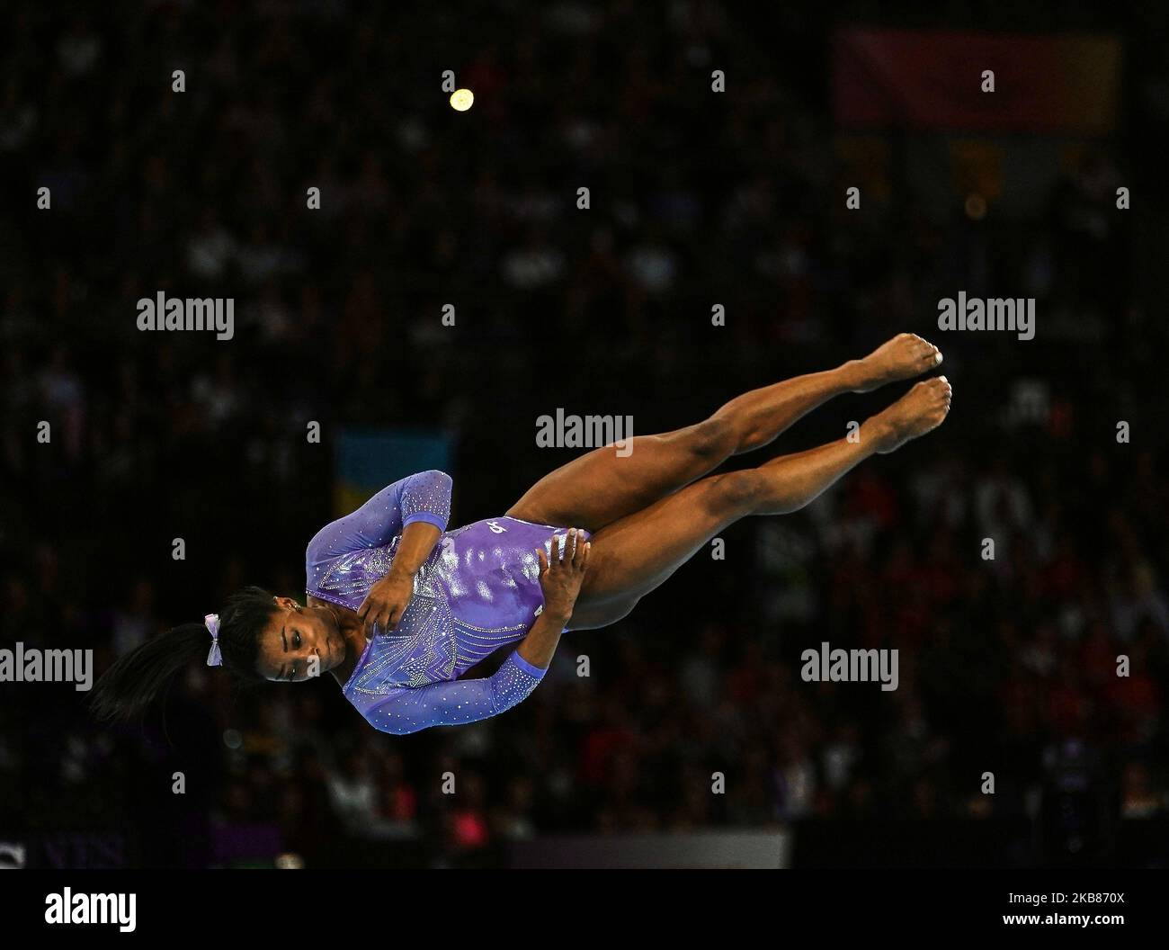 Simone Biles des Etats-Unis d'Amérique remporte un exercice de sol pour les femmes aux Championnats du monde de gymnastique ARTISTIQUE Fig 49th à Hanns Martin Schleyer Halle à Stuttgart, Allemagne sur 13 octobre 2019. (Photo par Ulrik Pedersen/NurPhoto) Banque D'Images