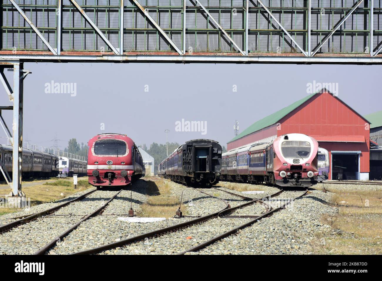 Les services ferroviaires sont restés suspendus de ces deux derniers mois après que le Gouvernement indien ait retiré le Jammu-et-Cachemire de son statut spécial à Budgam, dans le Cachemire administré par l'Inde, le 13 octobre 2019. (Photo de Muzamil Mattoo/NurPhoto) Banque D'Images