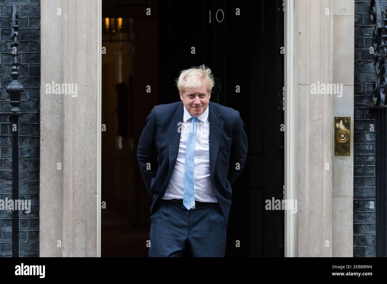 Le Premier ministre britannique Boris Johnson accueille le Secrétaire général de l'Organisation du Traité de l'Atlantique Nord (OTAN), Jens Stoltenberg (non représenté), pour des entretiens au 10 Downing Street, le 15 octobre 2019 à Londres, en Angleterre. (Photo de Wiktor Szymanowicz/NurPhoto) Banque D'Images