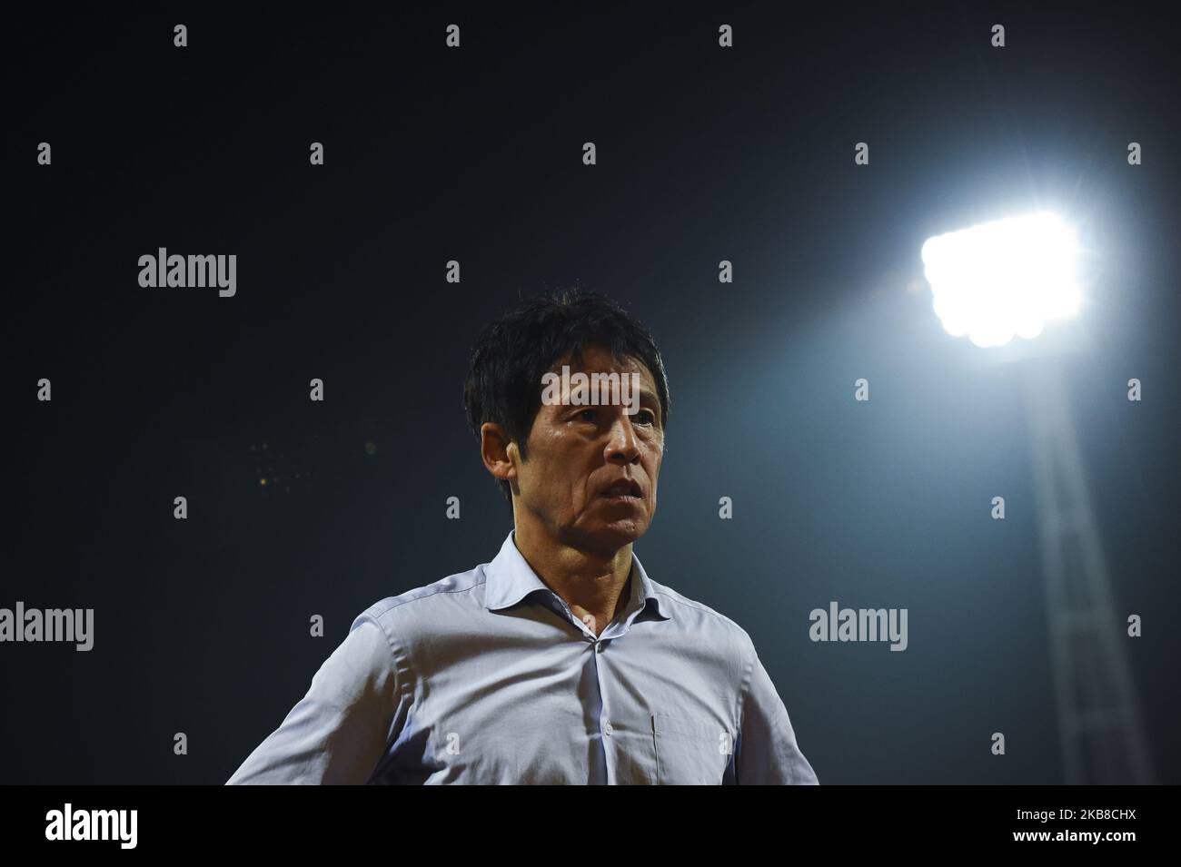 Akira Nishino, entraîneur thaïlandais, lors du match de qualification G de la coupe du monde de la FIFA 2022 entre la Thaïlande et les Émirats arabes Unis (eau) au stade de Thammasat à Bangkok, Thaïlande, 15 octobre 2019. (Photo par Anusak Laowilas/NurPhoto) Banque D'Images