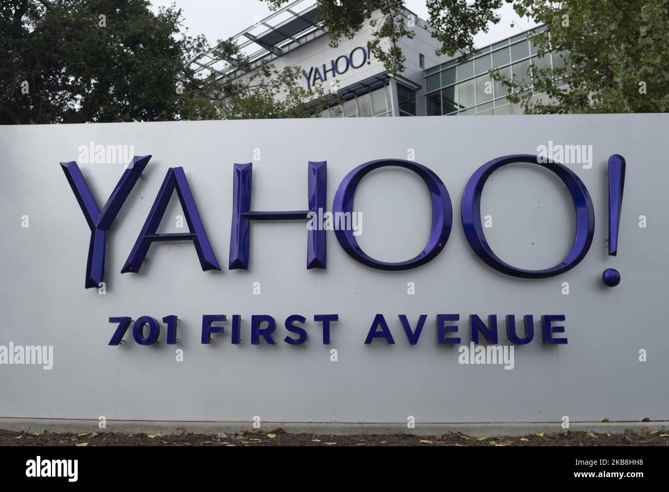 Yahoo logo est vu à son bureau à Sunnyvale, Californie sur 16 octobre 2019. 3 milliards de comptes Yahoo sont frappés par de multiples violations de données entre 2013 et 2016. Si le règlement est approuvé par les tribunaux de Californie, l'entreprise doit payer plus de $117,5 millions d'utilisateurs dont les noms, adresses e-mail et mots de passe ont été volés. (Photo par Yichuan Cao/NurPhoto) Banque D'Images