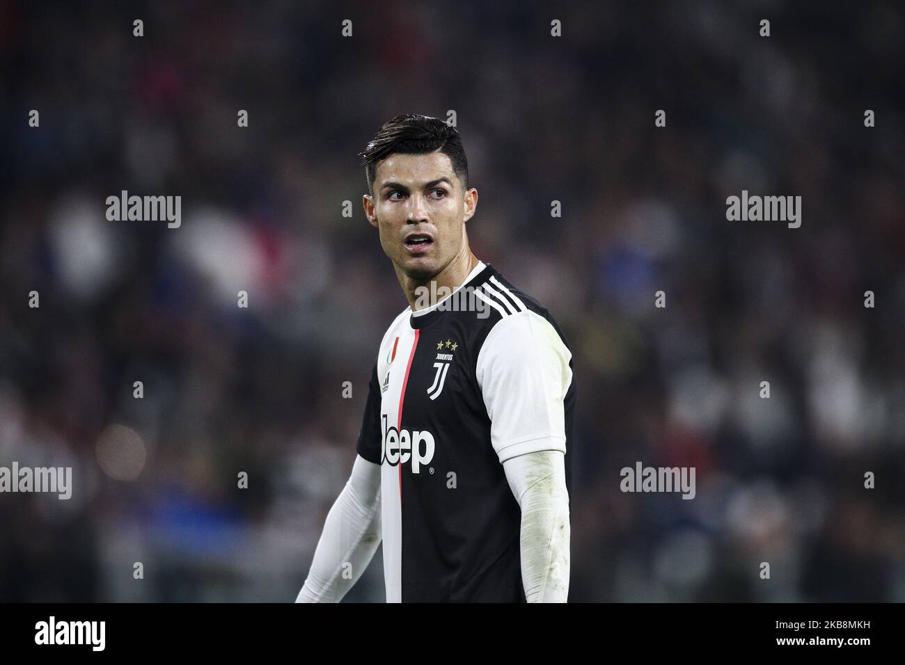 Juventus en avant Cristiano Ronaldo (7) regarde pendant le match de football de la série A n.8 JUVENTUS - BOLOGNE sur 19 octobre 2019 au stade Allianz de Turin, Piémont, Italie. Résultat final: Juventus-Bologna 2-1.(photo de Matteo Bottanelli/NurPhoto) Banque D'Images