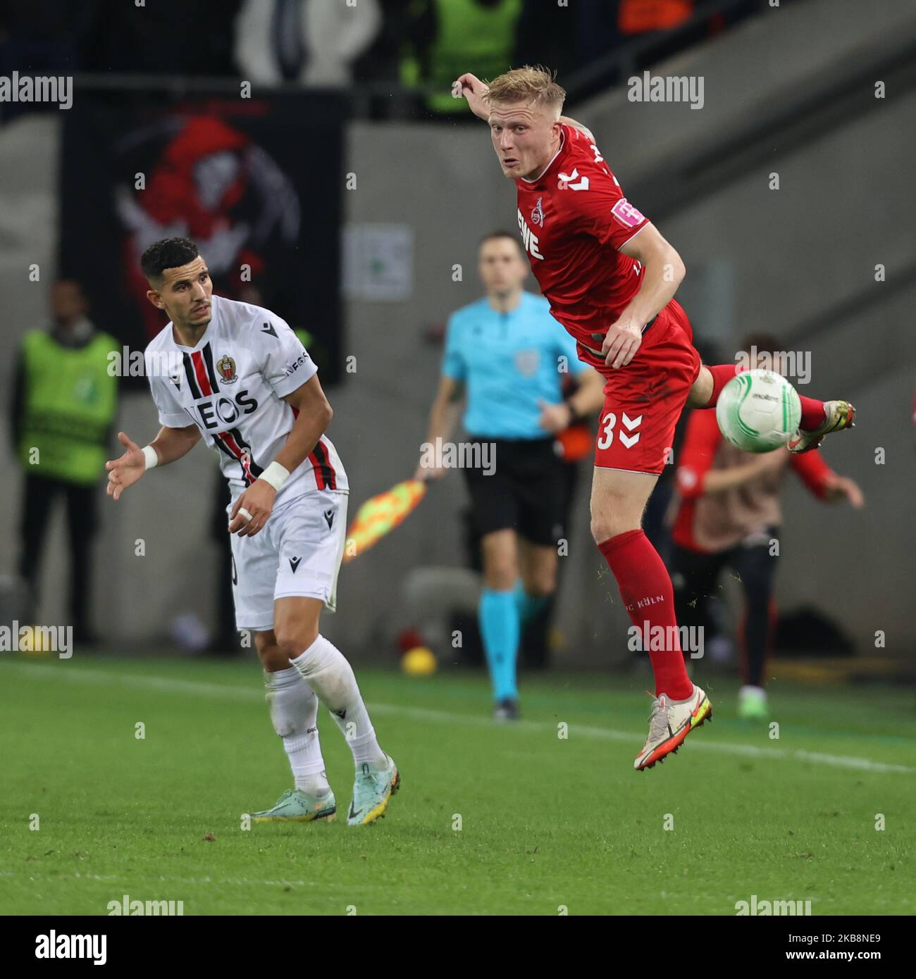 Youcef Atal (Nice), Kristian Pedersen (Koeln), Ligue des conférences, Cologne, Allemagne. 03rd novembre 2022. 1. FC Cologne - OGC Nice. Crédit : Juergen Schwarz/Alay Live News Banque D'Images