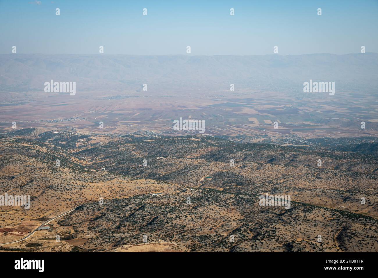 Le 13 octobre 2019, la brume s'installe dans la vallée de la Bekaa, dans le centre du Liban, une région qui abrite les principales industries agricoles et vignobles du pays. (Photo de Diego Cupolo/NurPhoto) Banque D'Images