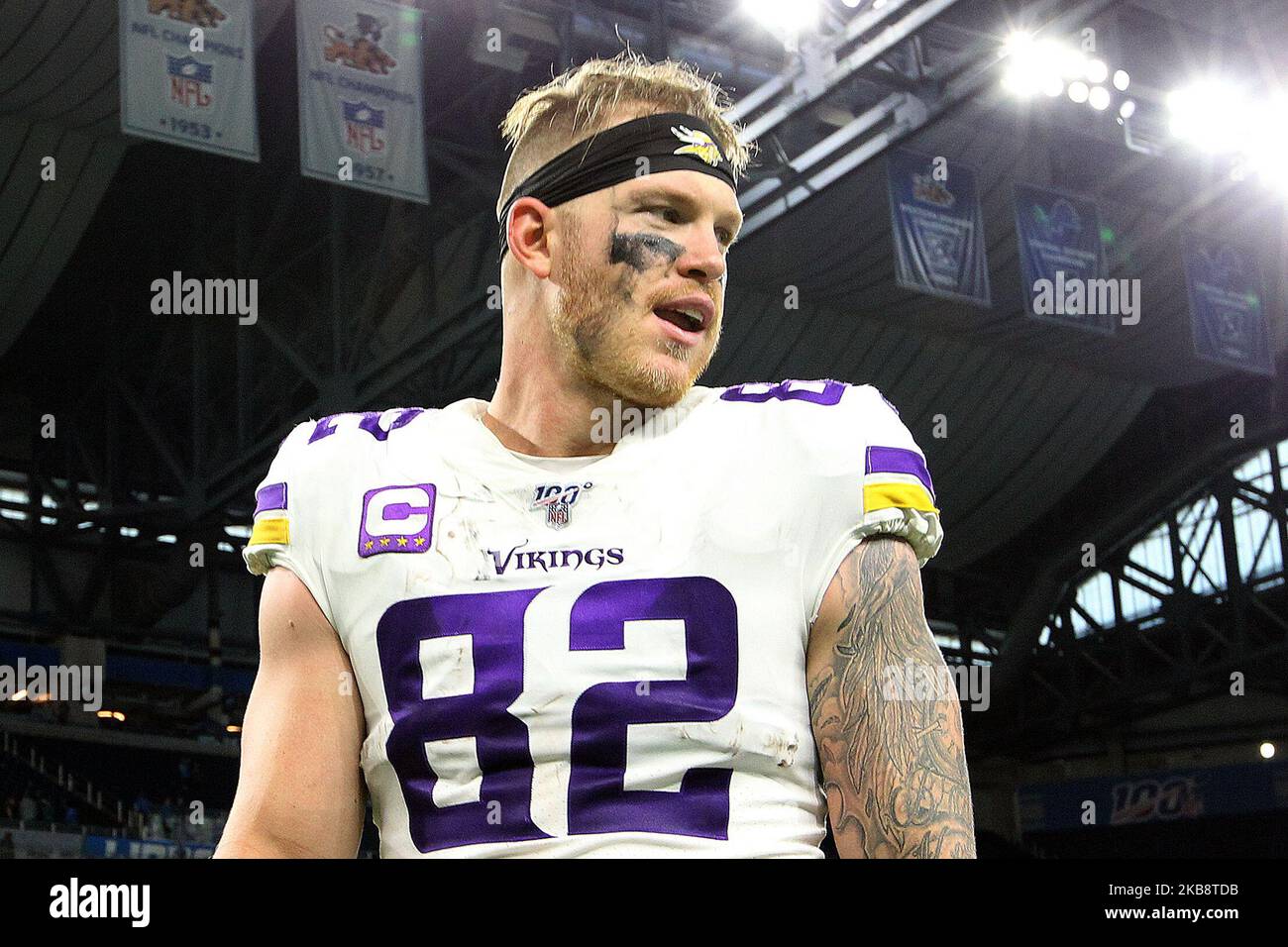 Minnesota Vikings Tight End Kyle Rudolph (82) débarque du terrain après un match de football de la NFL contre les Detroit Lions à Detroit, Michigan, États-Unis, le dimanche, 20 octobre 2019. (Photo par Amy Lemus/NurPhoto) Banque D'Images