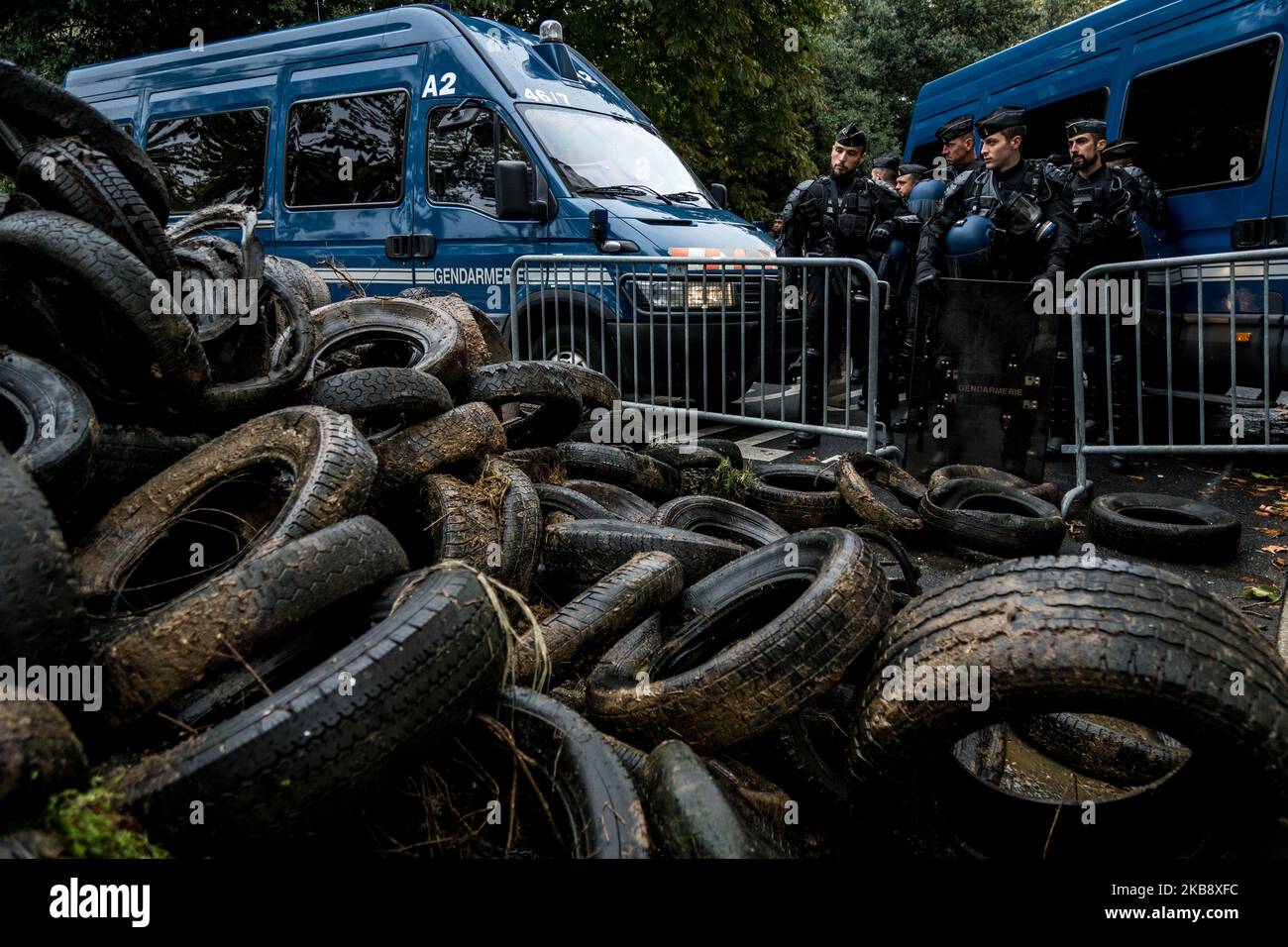 Les agriculteurs participent à une manifestation sur 22 octobre 2019 devant la préfecture de Lyon, dans le centre-est de la France, lors d'une manifestation organisée par les jeunes agriculteurs (JA) et la Fédération des syndicats d'agriculteurs (FNSEA) contre les accords commerciaux internationaux, la concurrence déloyale et l'agribashing. (Photo de Nicolas Liponne/NurPhoto) Banque D'Images