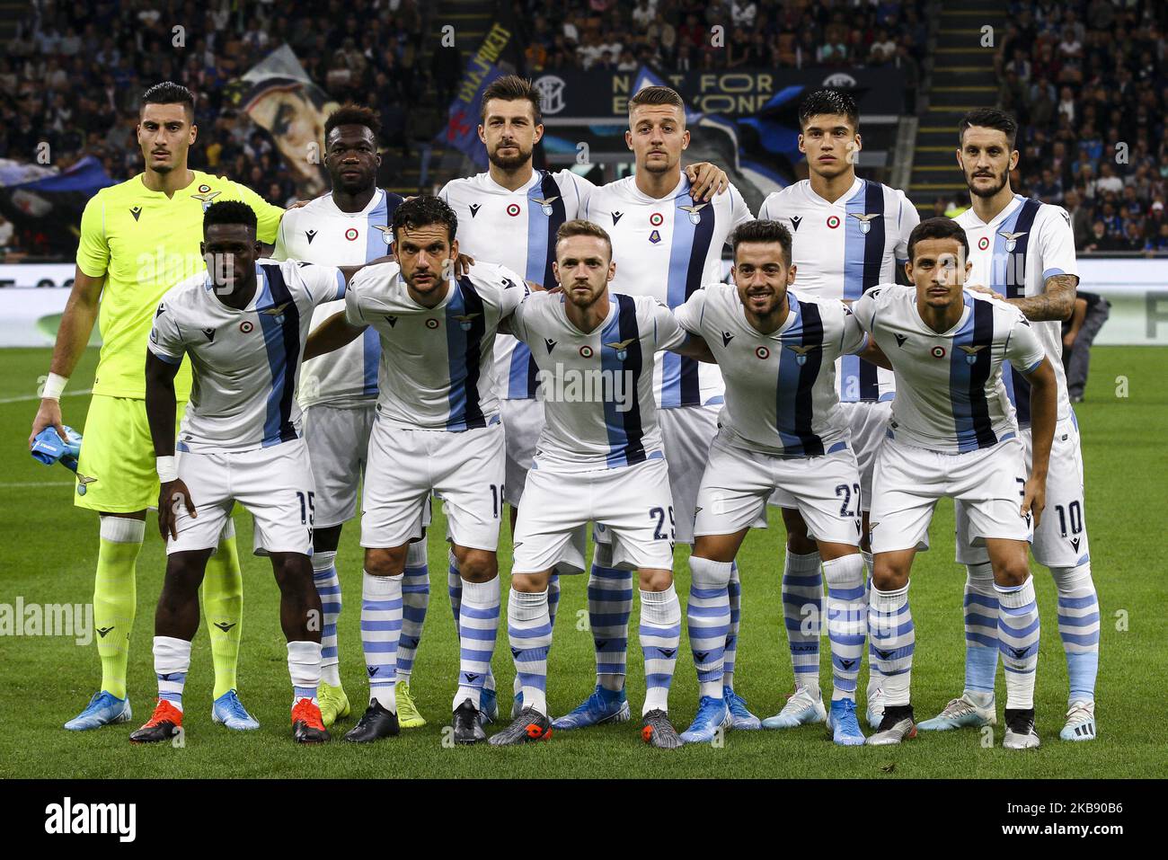 Latium joueurs (Thomas Strakosha, Felipe Caicedo, Francesco Acerbi, Sergej Milinkovic-Savic, Joaquin Correa, Luis Alberto, Bastos, Marco Parolo, Manuel Lazzari, Jony, Luiz Felipe) pose afin d'être photographié pendant la série Un match de football n.5 INTER - LAZIO sur 25 septembre 2019 au Stadio Giuseppe Meazza à Milan, Lombardie, Italie. Résultat final: Inter-Lazio 1-0. (Photo de Matteo Bottanelli/NurPhoto) Banque D'Images