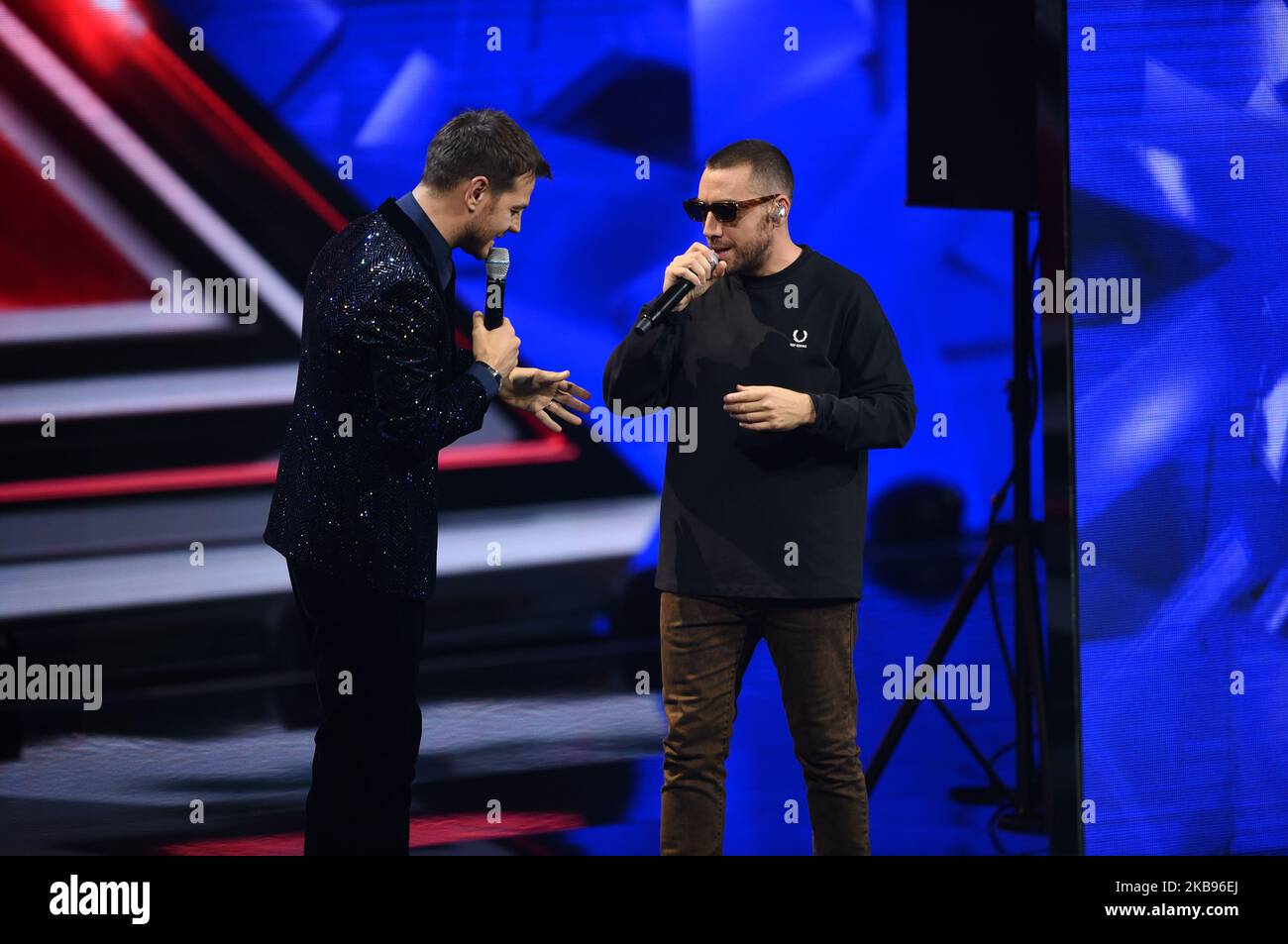 Coez chante lors de la première édition live de 13th de la version italienne du spectacle international de talents X Factor le 24 octobre 2019 à Candy Arena à Monza, Italie. (Photo par Andrea Diodato/NurPhoto) Banque D'Images