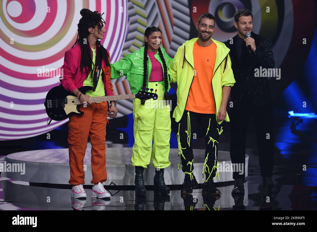 Booda chante lors de la première édition live de 13th de la version italienne du spectacle international de talents X Factor le 24 octobre 2019 à Candy Arena à Monza, Italie. (Photo par Andrea Diodato/NurPhoto) Banque D'Images