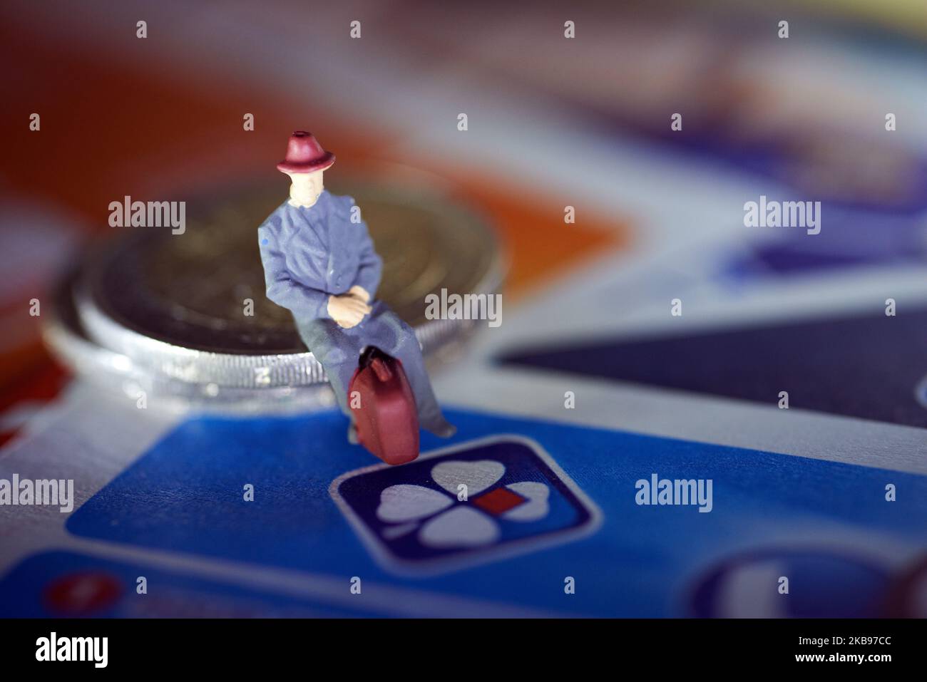 Le gouvernement français, qui détient actuellement 72% de FDJ, a décidé de rendre publique l'entreprise et de vendre 50% de sa propriété. Le FDJ (français des Jeux) est l'opérateur des jeux de loterie nationaux en France. Le gouvernement de Macron lancera la privatisation en novembre 2019. Beaucoup remettent en question cette privatisation pour le risque de jeu pathologique croissant et moins d'argent pour l'État français. Toulouse. France. 25 octobre 2019. (Photo d'Alain Pitton/NurPhoto) Banque D'Images