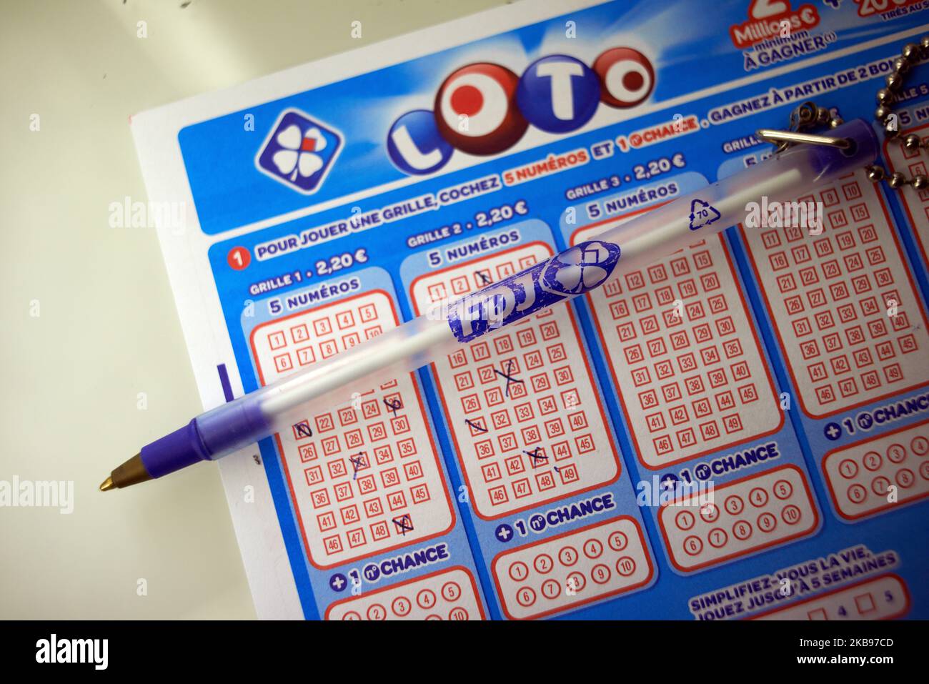 Le gouvernement français, qui détient actuellement 72% de FDJ, a décidé de rendre publique l'entreprise et de vendre 50% de sa propriété. Le FDJ (français des Jeux) est l'opérateur des jeux de loterie nationaux en France. Le gouvernement de Macron lancera la privatisation en novembre 2019. Beaucoup remettent en question cette privatisation pour le risque de jeu pathologique croissant et moins d'argent pour l'État français. Toulouse. France. 25 octobre 2019. (Photo d'Alain Pitton/NurPhoto) Banque D'Images