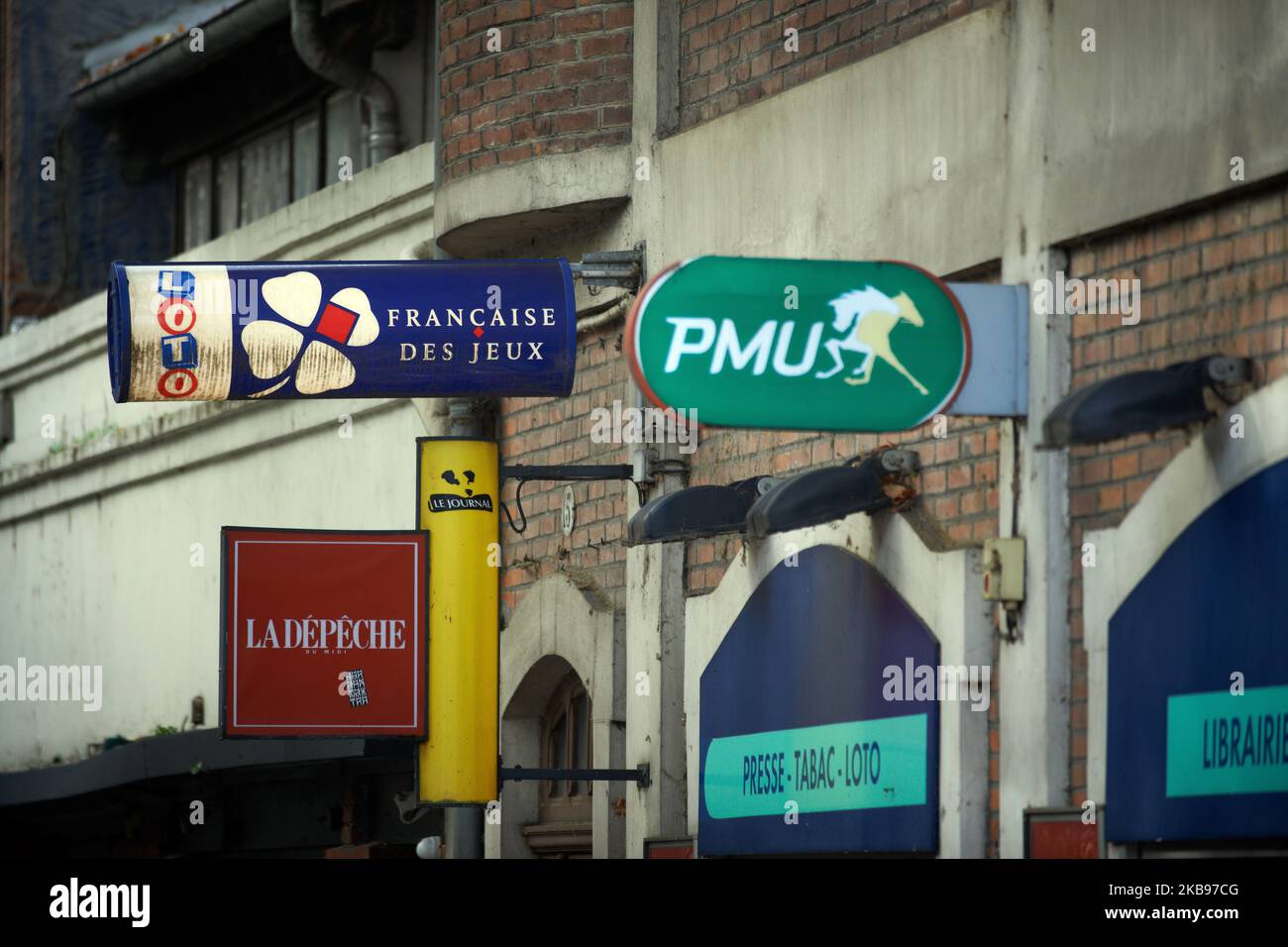 Symbole du FDJ. Le gouvernement français, qui détient actuellement 72% de FDJ, a décidé de rendre publique l'entreprise et de vendre 50% de sa propriété. Le FDJ (français des Jeux) est l'opérateur des jeux de loterie nationaux en France. Le gouvernement de Macron lancera la privatisation en novembre 2019. Beaucoup remettent en question cette privatisation pour le risque de jeu pathologique croissant et moins d'argent pour l'État français. Toulouse. France. 25 octobre 2019. (Photo d'Alain Pitton/NurPhoto) Banque D'Images