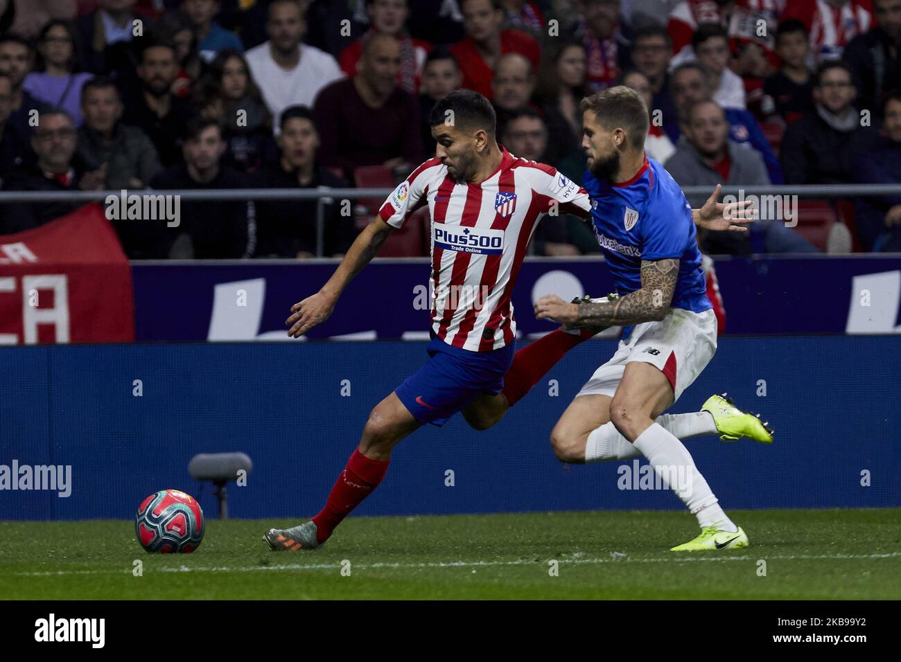 Angel Martin Correa de l'Atlético de Madrid et Inigo Martinez du Athletic Club de Bilbao lors du match de la Liga entre l'Atlético de Madrid et le Athletic Club de Bilbao au stade Wanda Metropolitano à Madrid, en Espagne. 26 octobre 2019. (Photo de A. Ware/NurPhoto) Banque D'Images