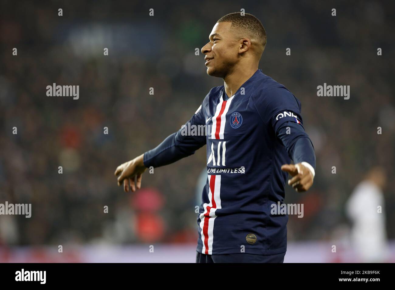 Kylian Mbappe du PSG lors du championnat français L1 du match de football le Classico entre Paris Saint-Germain et Olympique de Marseille sur 27 octobre 2019 au stade du Parc des Princes à Paris, France - (photo Mehdi Taamallah / Nurphoto) (photo de Mehdi Taamallah / Nurphoto) Banque D'Images