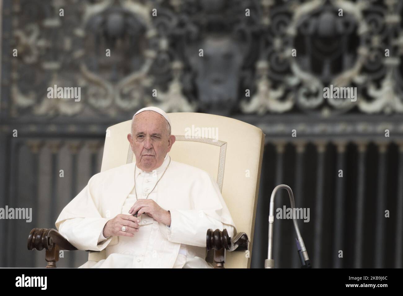 Le pape François assiste à son audience générale hebdomadaire sur la place Saint-Pierre au Vatican, le mercredi 30 octobre 2019. (Photo de Massimo Valicchia/NurPhoto) Banque D'Images