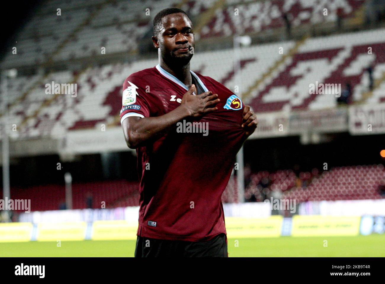 Exultations après match à l'extérieur de la Curva de Lamin Jallow (US Salernitana) pendant le football italien Serie B US Salernitana / Virtus Entella - Serie B au stade Arechi à Salerno, Italie sur 02 novembre 2019 (photo de Paolo Manzo/NurPhoto) Banque D'Images