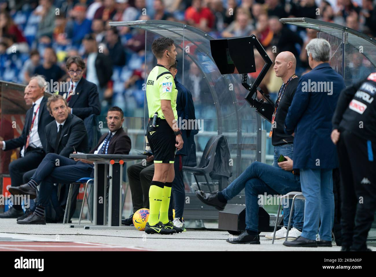 Gianluca Rocchi l'arbitre lors de la série italienne Un match de 2019/2020 entre AS Roma et SSC Napoli au Stadio Olimpico sur 2 novembre 2019 à Rome, Italie. (Photo de Danilo Di Giovanni/NurPhoto) Banque D'Images