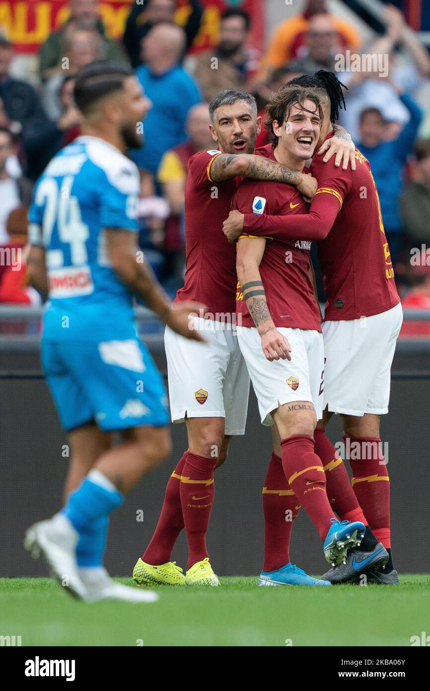 Nicol Zaniolo de AS Roma fêtent après avoir mis un but pendant la série italienne Un match de 2019/2020 entre AS Roma et SSC Napoli au Stadio Olimpico sur 2 novembre 2019 à Rome, Italie. (Photo de Danilo Di Giovanni/NurPhoto) Banque D'Images