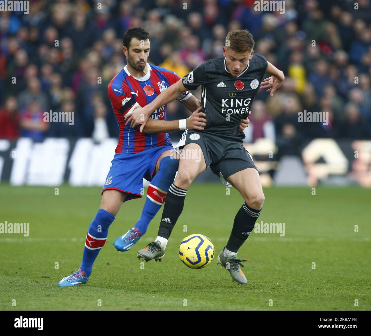 L-R Harvey Barnes de Leicester City et Luka Milivojevic de Crystal Palace lors de la première ligue anglaise entre Crystal Palace et Leicester City au stade Selhurst Park, Londres, Angleterre, le 03 novembre 2019 (photo par action Foto Sport/NurPhoto) Banque D'Images