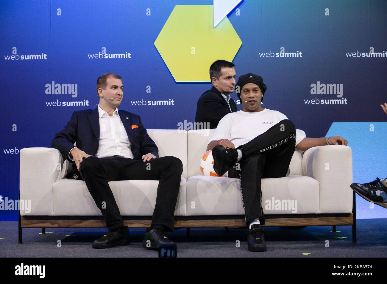 Ronaldinho et Viktor Huszar parlent à l'étape centrale du Sommet du Web à l'Aréna d'Altice, sur 05 novembre 2019, à Lisbonne, au Portugal. Web Summit est une conférence annuelle sur la technologie qui réunit une variété d'entreprises de technologie pour discuter de l'avenir de l'industrie. L'événement de cette année se déroule à partir de 4 novembre- 7 et devrait attirer environ 70 000 participants. (Photo de Rita Franca/NurPhoto) Banque D'Images