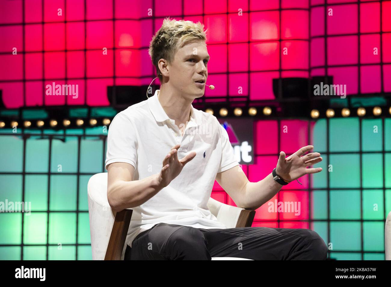 Caspar Lee s'exprime à l'étape centrale du Sommet du Web à l'arène d'Altice, à 05 novembre 2019, à Lisbonne, au Portugal. Web Summit est une conférence annuelle sur la technologie qui réunit une variété d'entreprises de technologie pour discuter de l'avenir de l'industrie. L'événement de cette année se déroule à partir de 4 novembre- 7 et devrait attirer environ 70 000 participants. (Photo de Rita Franca/NurPhoto) Banque D'Images