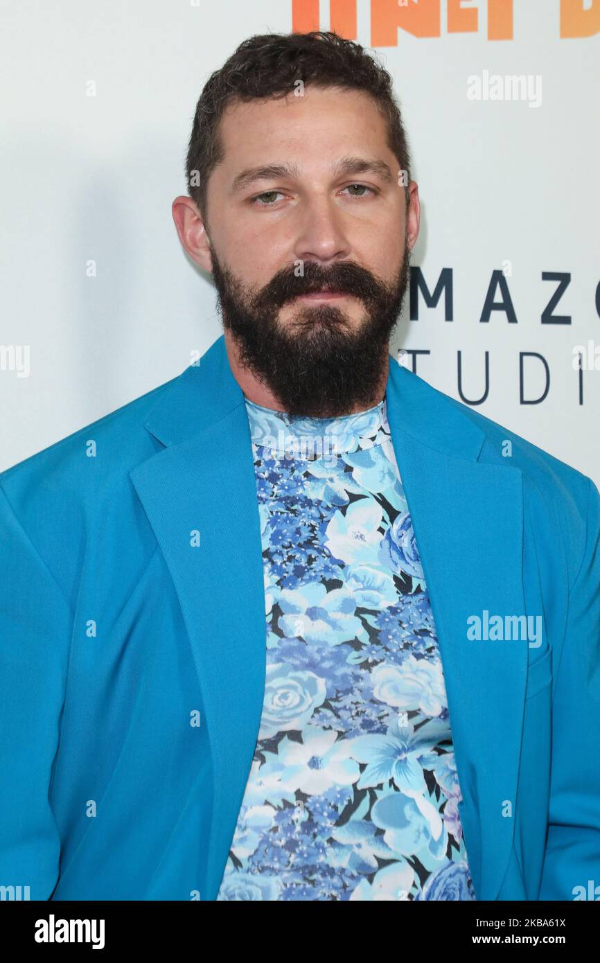 HOLLYWOOD, LOS ANGELES, CALIFORNIE, États-Unis - NOVEMBRE 05 : l'acteur Shia LaBeouf portant Balenciaga arrive à la première de Los Angeles des studios Amazon 'Honey Boy' qui se tient au ArcLight Cinemas Hollywood Cinerama Dome sur 5 novembre 2019 à Hollywood, Los Angeles, Californie, États-Unis. (Photo par image Press Agency/NurPhoto) Banque D'Images