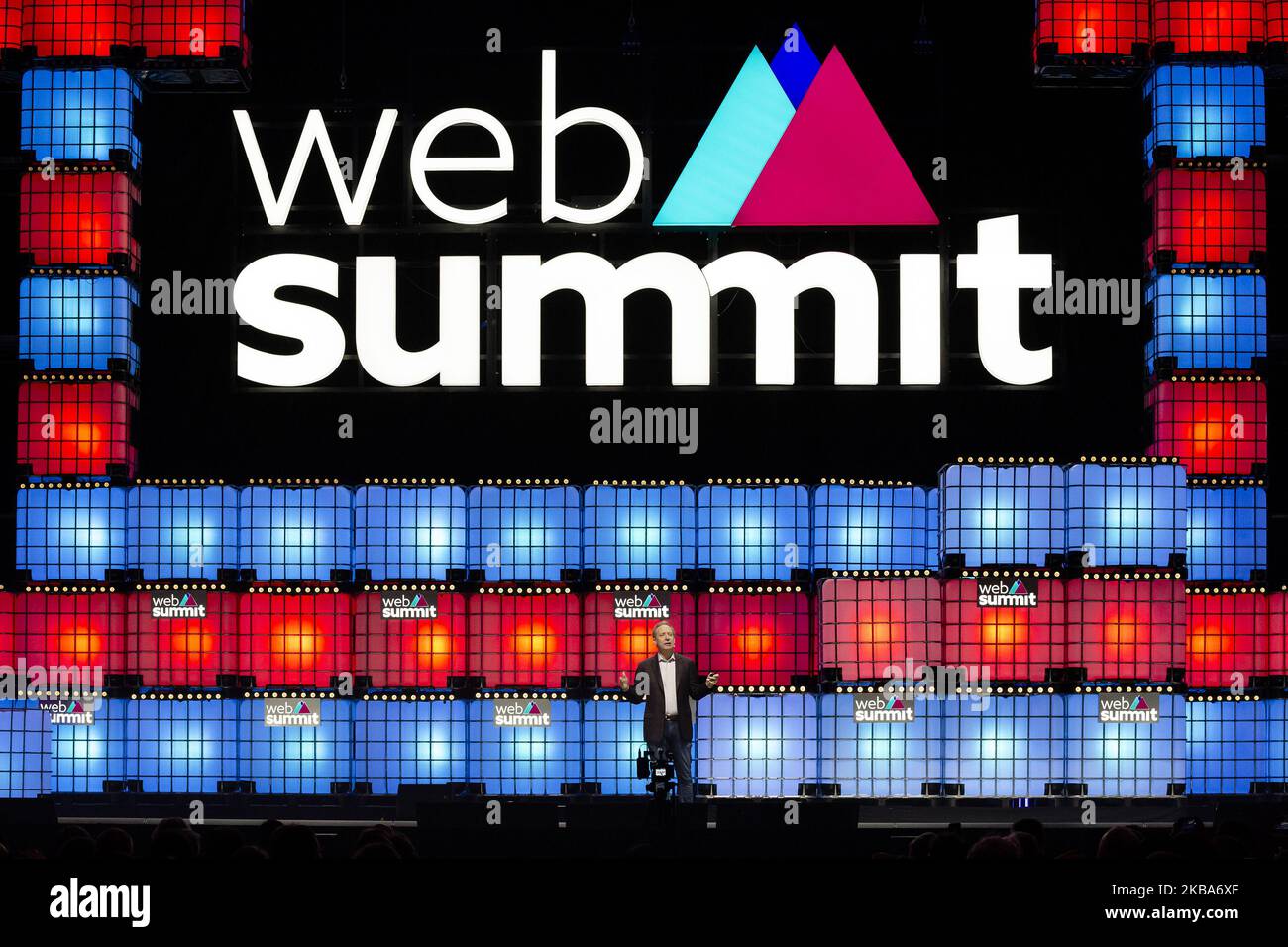 Brad Smith, président de Microsoft, parle de « la promesse et le danger de l'ère numérique » lors du sommet de la scène centrale du Web à l'Arena d'Altice sur 06 novembre 2019, à Lisbonne, au Portugal. Web Summit est une conférence annuelle sur la technologie qui réunit une variété d'entreprises de technologie pour discuter de l'avenir de l'industrie. (Photo de Rita Franca/NurPhoto) Banque D'Images