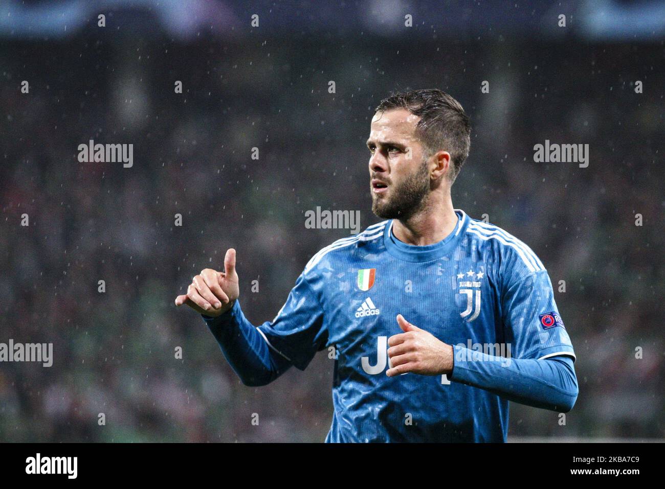 Miralem Pjanic, milieu de terrain de Juventus (5), regarde pendant le match de football de groupe de la Ligue des champions de l'UEFA n.4 LOKOMOTIV MOSKVA - JUVENTUS on 06 novembre 2019 à l'arène RZD de Moscou, dans la région centrale, en Russie. (Photo de Matteo Bottanelli/NurPhoto) Banque D'Images