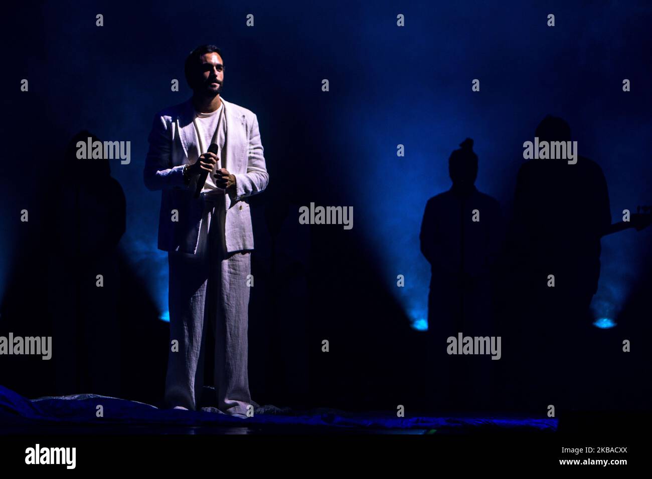 Marco Mengoni se produit en direct au Forum de Mediolanum sur 08 novembre 2019 à Milan, en Italie. (Photo par Mairo Cinquetti/NurPhoto) Banque D'Images