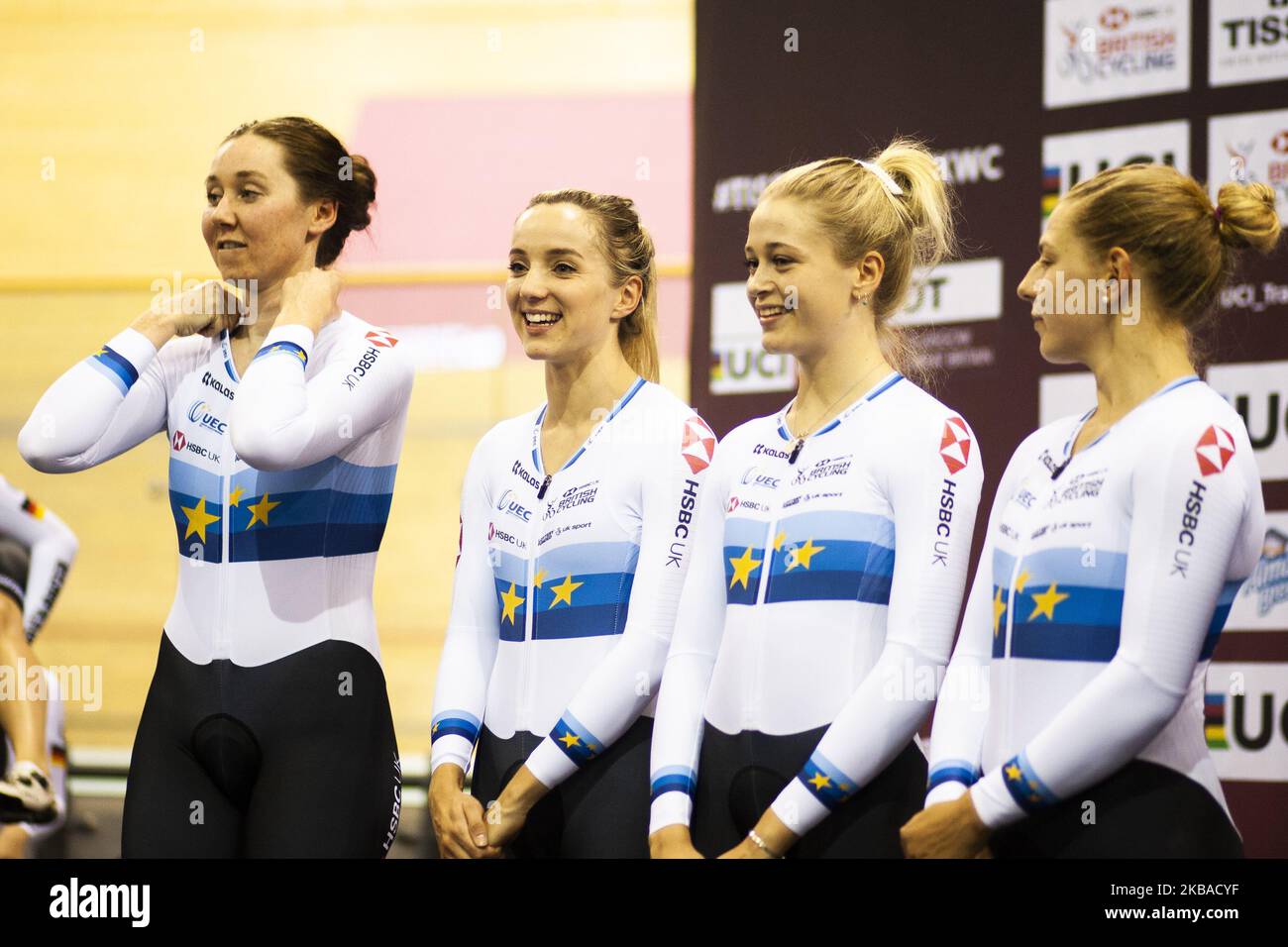 Neah Evans, Katie Archibald, Elinor Barker et Eleanor Dickinson, de Grande-Bretagne, se sont vu remettre des médailles d'or après les finales de l'équipe féminine de poursuite au vélodrome Sir Chris Hoy le premier jour de la coupe du monde de cyclisme sur piste UCI sur 8 novembre 2019 à Glasgow, en Écosse. (Photo par Ewan Bootman/NurPhoto) Banque D'Images