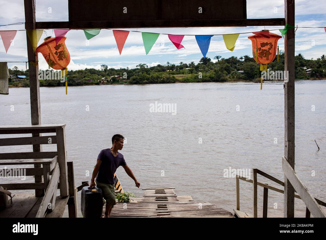 Maripasoula, France, 29 juin 2019. Un supermarché chinois sur le côté du Suriname de la rivière Maroni en face de la ville de Maripasoula. (Photo par Emeric Fohlen/NurPhoto) Banque D'Images